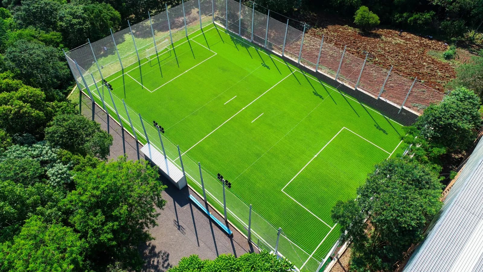 Campo de futebol com grama sintética esportiva padrão FIFA
